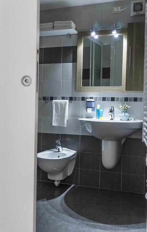 Residence San Valentino Finale Ligure Rom bilde